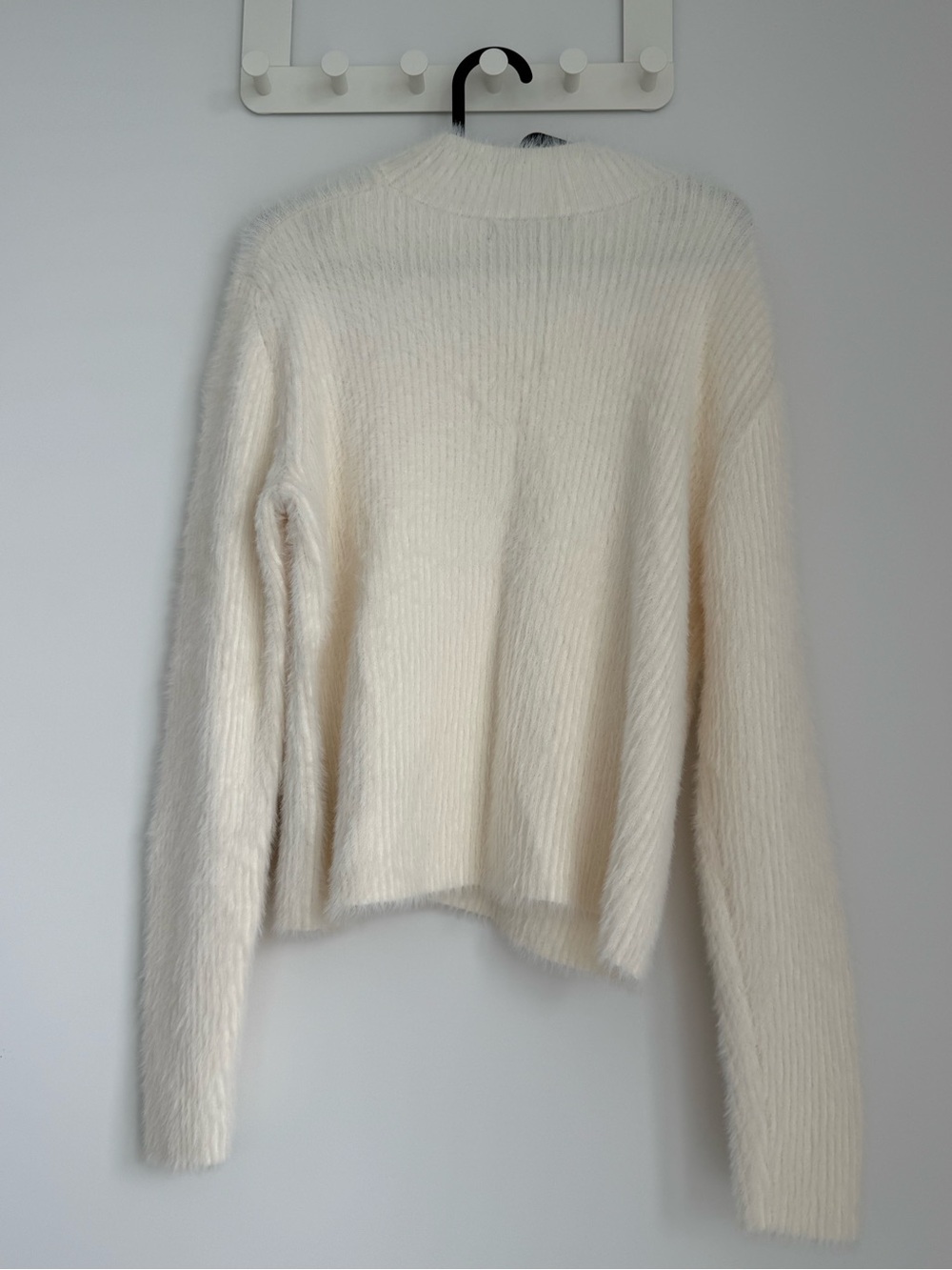 Banana Republic Cropped Cream Ribbed Fluffy Mock Neck Sweater - Picture 2 of 4